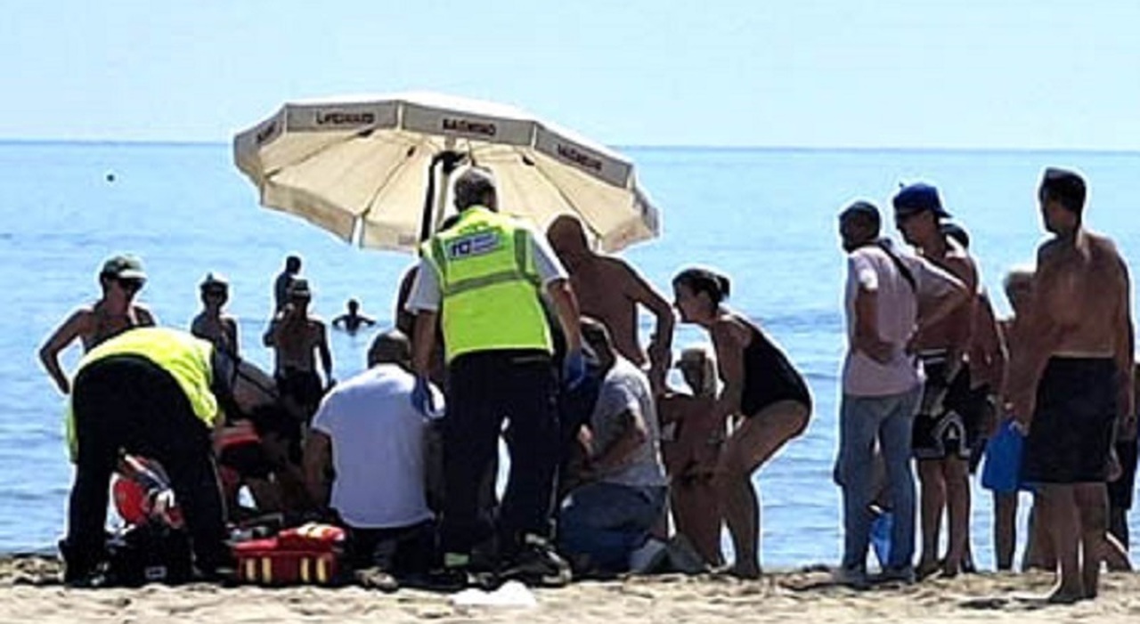 bambino ha un malore in acqua e rischia di annegare gli addetti al salvataggio lo rianimano in spiaggia secondo episodio nelle ultime 48 ore da Ilgazzettino.it bambino ha un malore in acqua e rischia di annegare gli addetti al salvataggio lo rianimano in spiaggia secondo episodio nelle ultime 48 ore