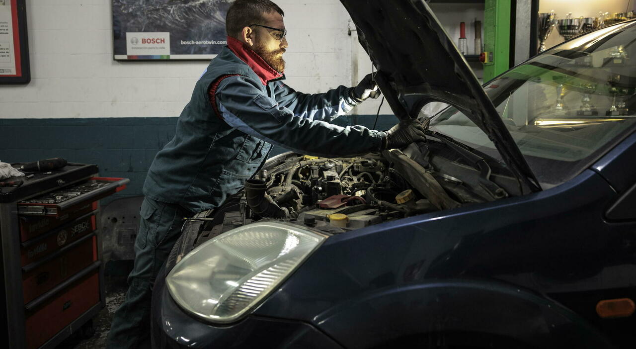Un meccanico al lavoro