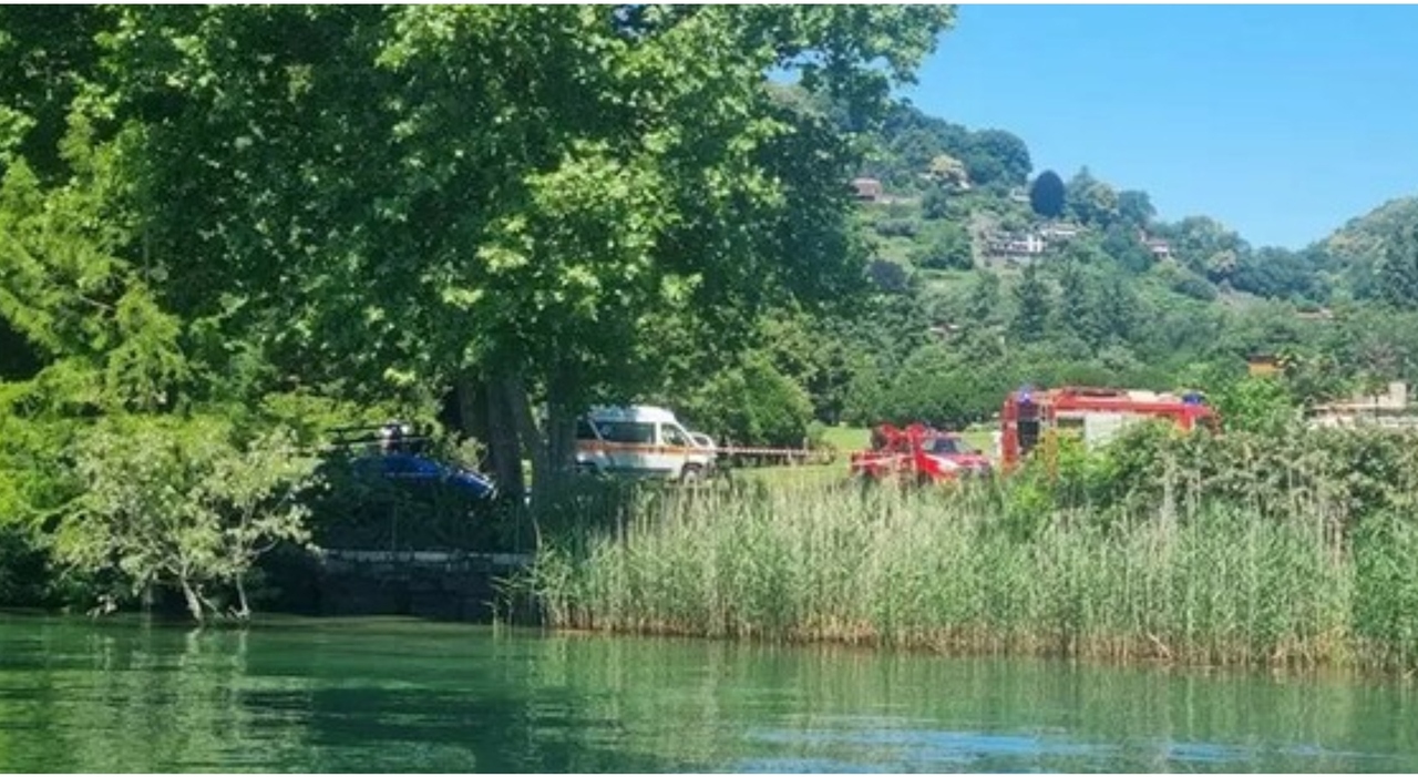 https://statics.cedscdn.it/photos/MED_HIGH/2026/08/04/9690258_04181736_papa_figlia_gravi_lago_caldonazzo_trentino_oggi.jpg