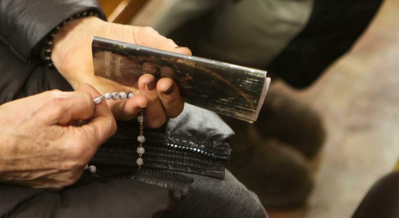 il parroco chiama a raccolta tutti i fedeli tre giorni di preghiere per la pioggia da Ilgazzettino.it il parroco chiama a raccolta tutti i fedeli tre giorni di preghiere per la pioggia