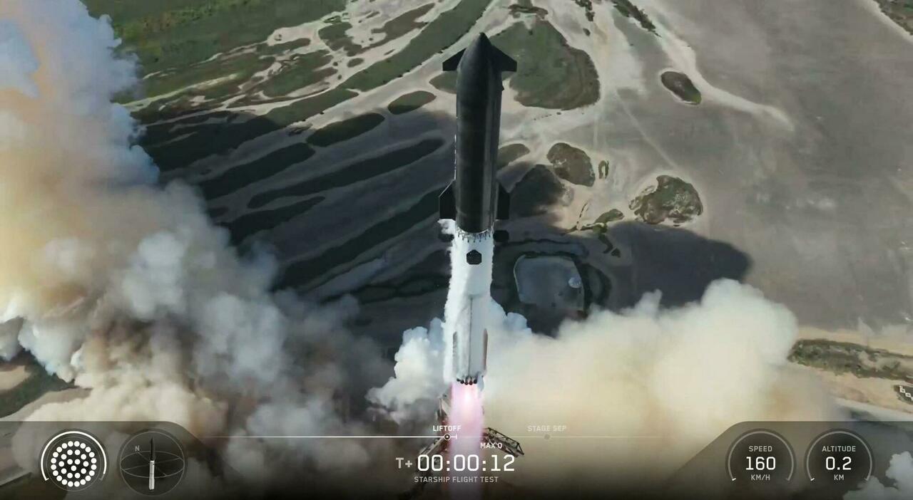 https://statics.cedscdn.it/photos/MED_HIGH/2026/08/05/9691798_05113631_spacex_razzo_luna.jpg