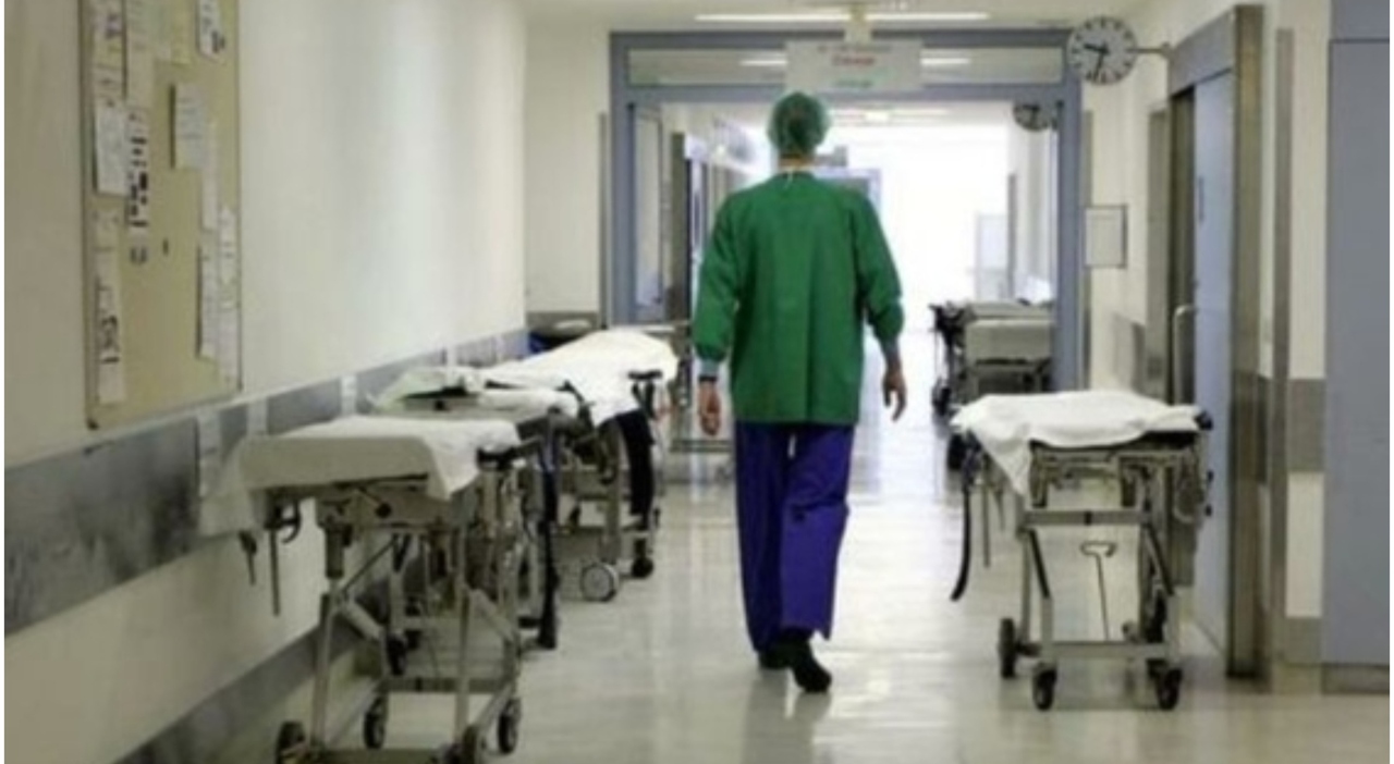 https://statics.cedscdn.it/photos/MED_HIGH/2026/08/05/9692084_05162833_aggressione_calci_pugni_medici_infermieri_arrestato_26enne_lucca_oggi.jpg