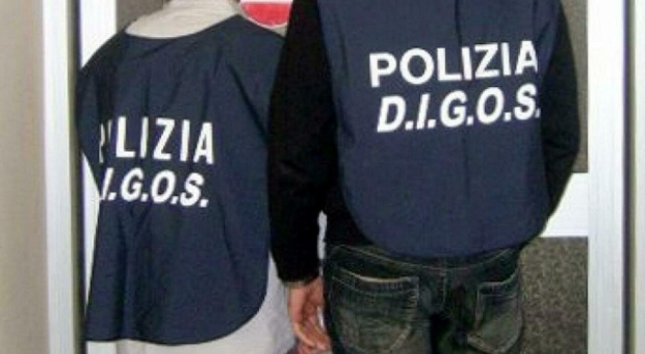 https://statics.cedscdn.it/photos/MED_HIGH/2026/08/07/9695988_07163448_ragazzino_arrestato_terrorismo_isis_chat_orrore_grosseto_oggi.jpg
