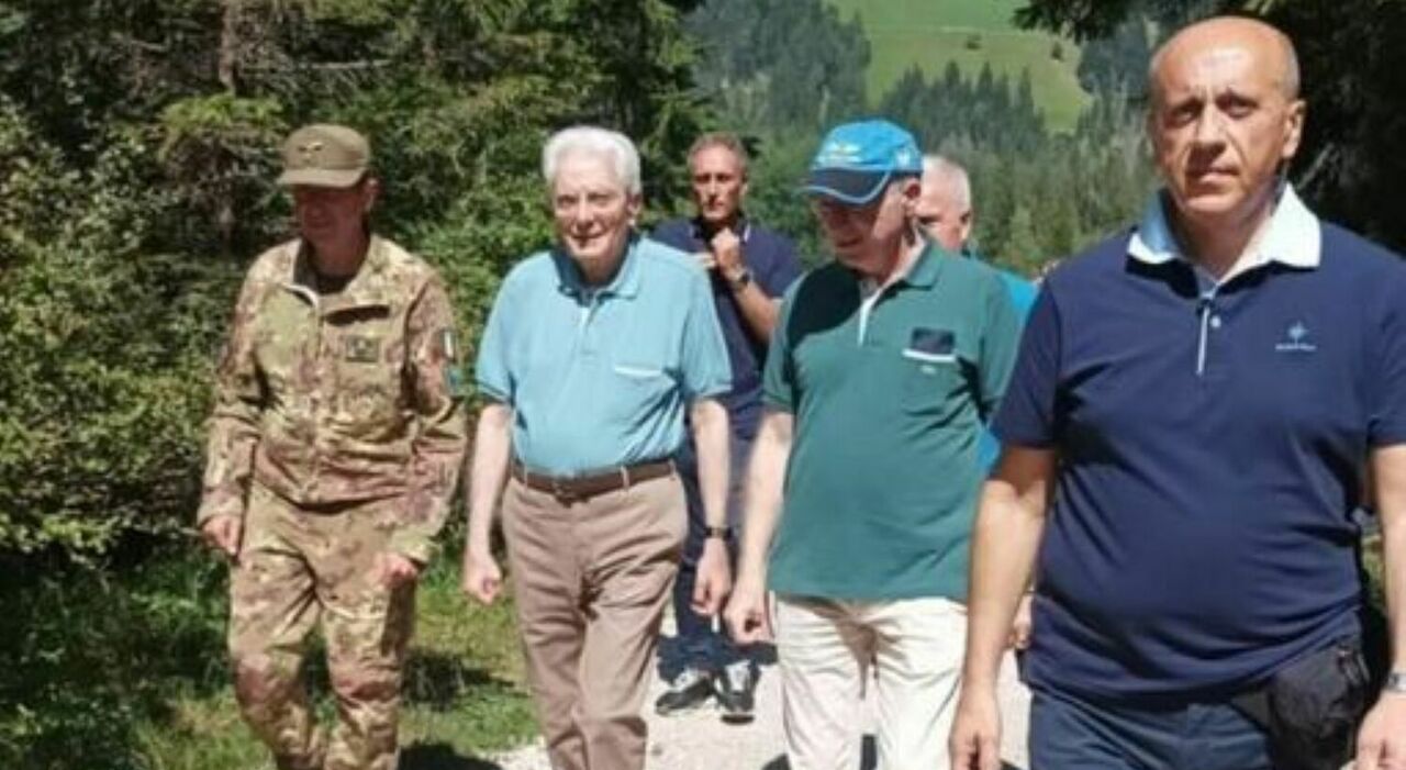 https://statics.cedscdn.it/photos/MED_HIGH/2026/08/08/9697880_08211405_mattarella_vacanze.jpg