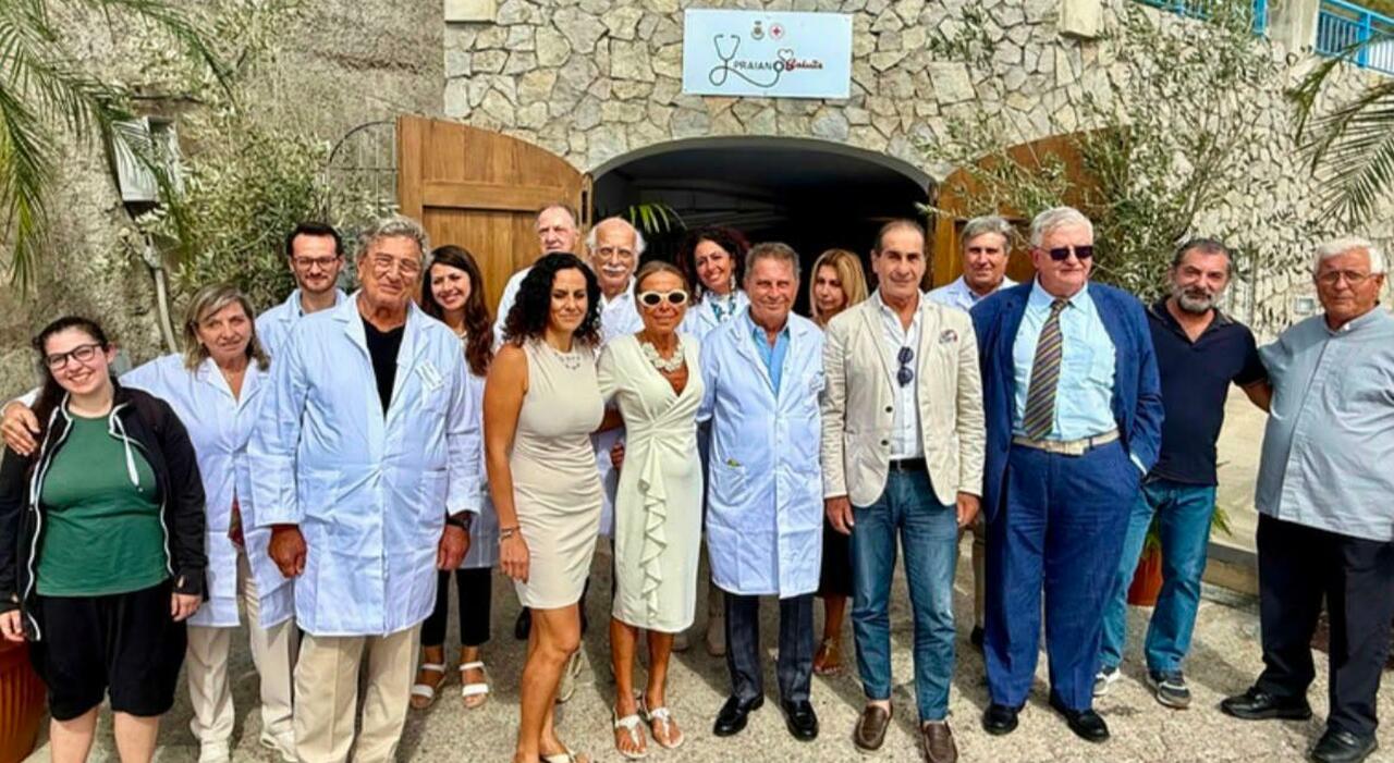 Medici volontari offrono visite gratuite in un paese isolato, senza ospedali