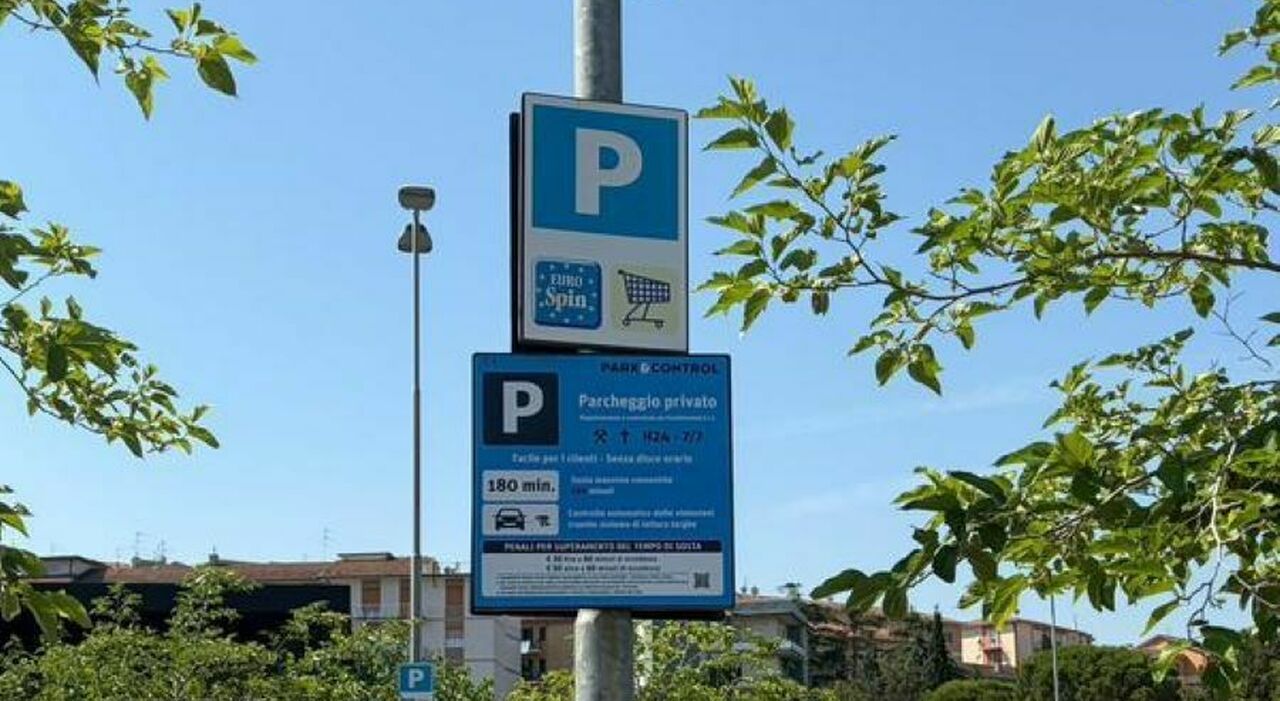 Sosta troppo lunga per fare spesa: ad Ancona coppia multata dal supermercato