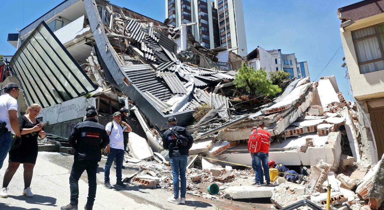 https://statics.cedscdn.it/photos/MED_HIGH/2026/08/10/9700720_10210637_terremoto_colombia_scossa_magnitudo_7.4_morti_feriti_ultime_notizie.jpg