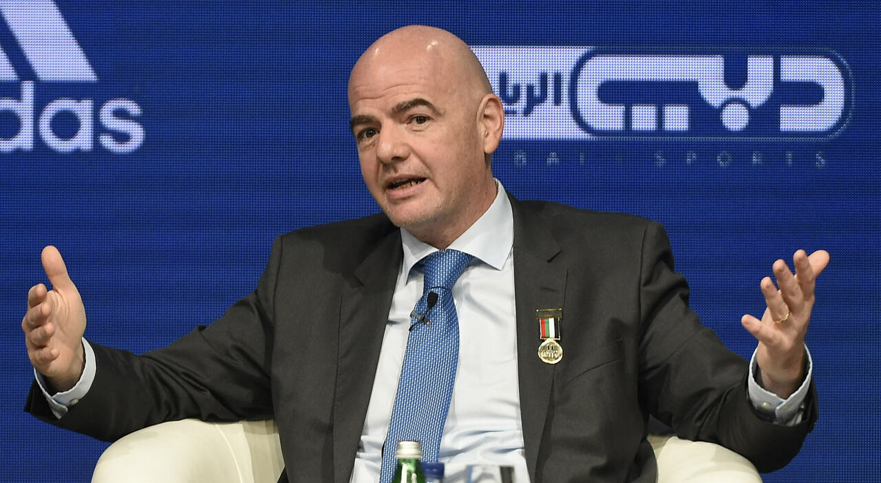 https://statics.cedscdn.it/photos/MED_HIGH/2026/08/10/9700750_10153645_gianni_infantino_stipendio_fifa_amante_chi_e_ultime_notizie.jpg