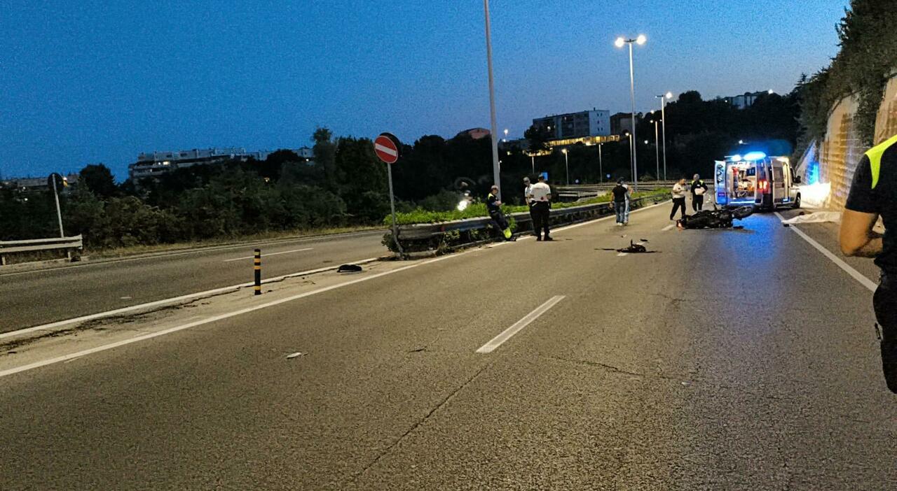 con la moto si schianta contro il guardrail sull asse nord sud muore un uomo di 54 anni da Corriereadriatico.it con la moto si schianta contro il guardrail sull asse nord sud muore un uomo di 54 anni