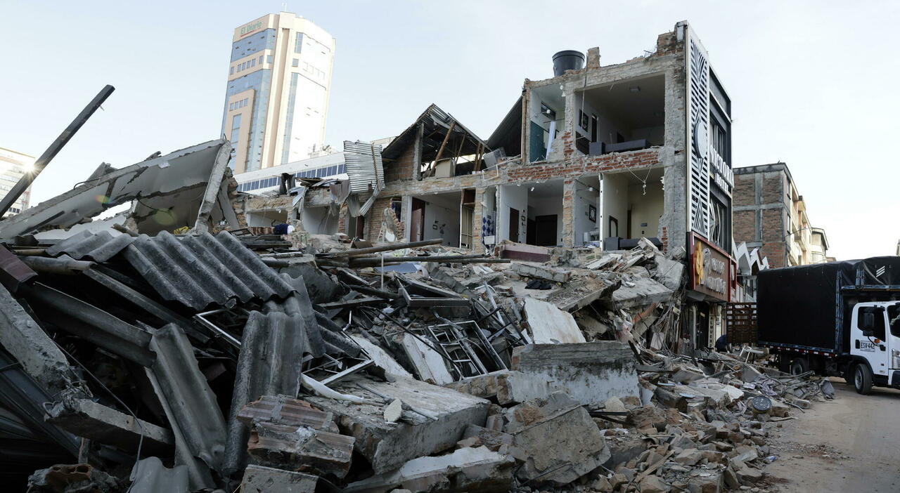 https://statics.cedscdn.it/photos/MED_HIGH/2026/08/11/9702603_11173736_terremoto_colombia_poteva_essere_apocalisse_corsa_contro_tempo_salvare_vite.jpg