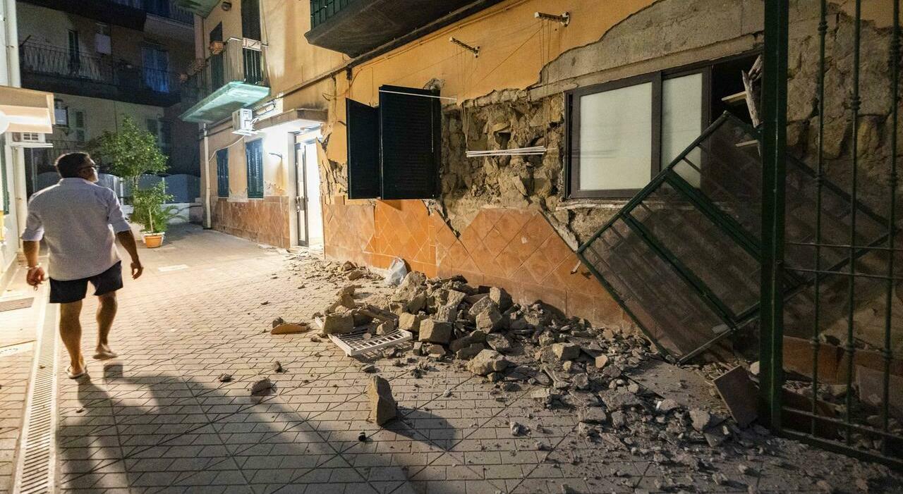 bradisismo sale il numero degli sfollati 167 sgomberi 2500 rimasti senza casa da Ilmattino.it bradisismo sale il numero degli sfollati 167 sgomberi 2500 rimasti senza casa