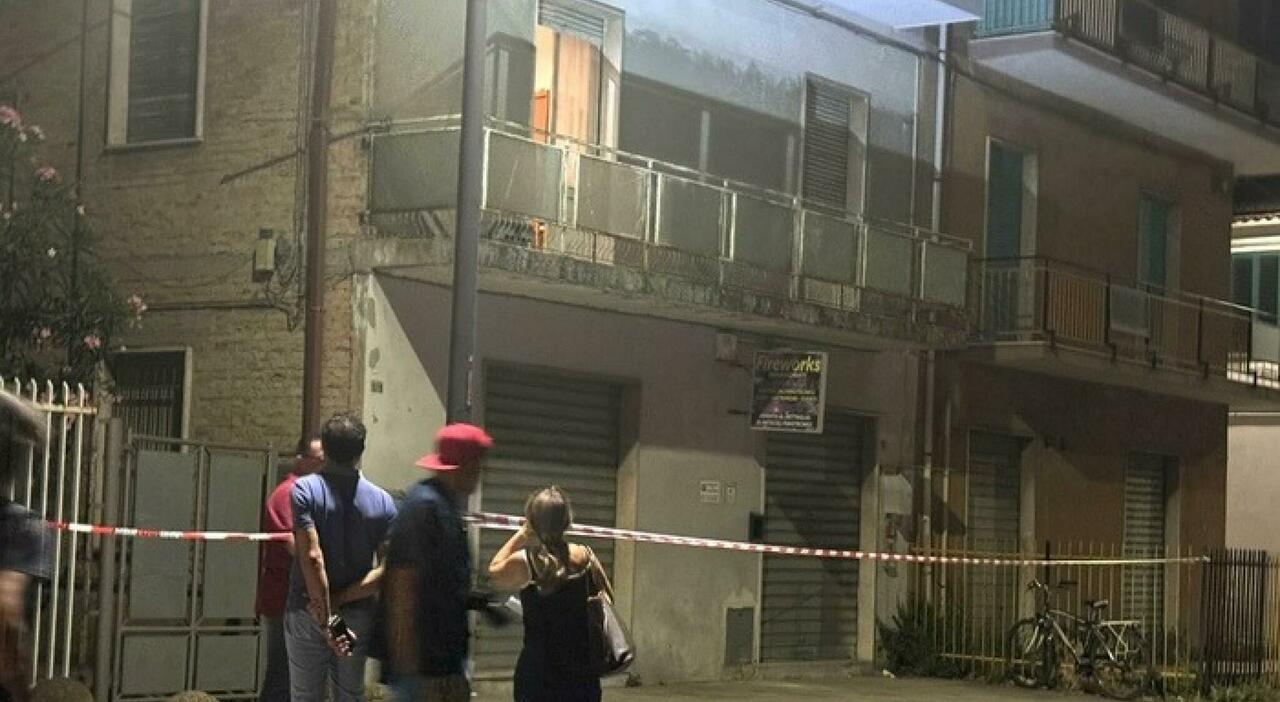 https://statics.cedscdn.it/photos/MED_HIGH/2026/08/11/9702813_11211121_ruba_bancomat_accoltellato_precipita_balcone_mentre_prova_scappare_gravissimo_ospedale_arrestato_proprietario_casa_pescara.jpg