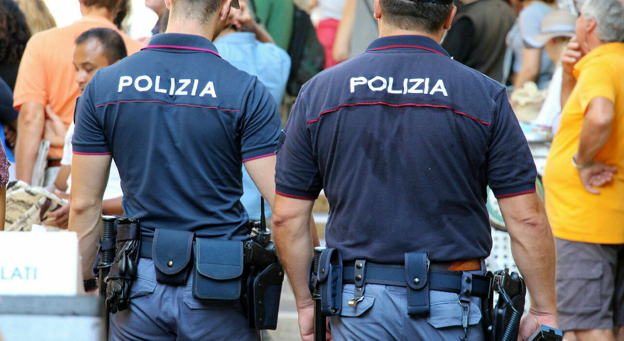 https://statics.cedscdn.it/photos/MED_HIGH/2026/08/12/9703919_12081248_polizia_di_stato.jpg