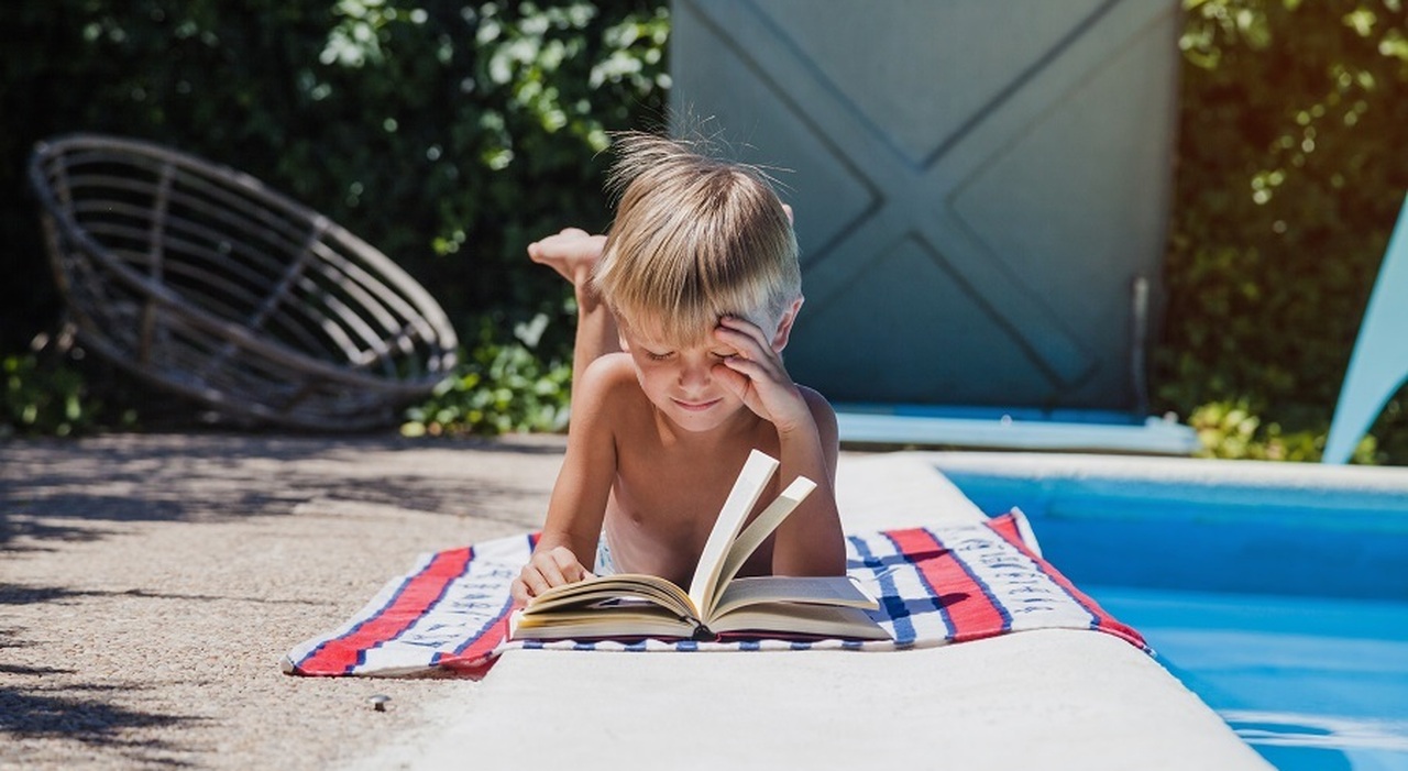 https://statics.cedscdn.it/photos/MED_HIGH/2026/08/12/9704209_12132916_bambini_compiti_vacanze.jpg
