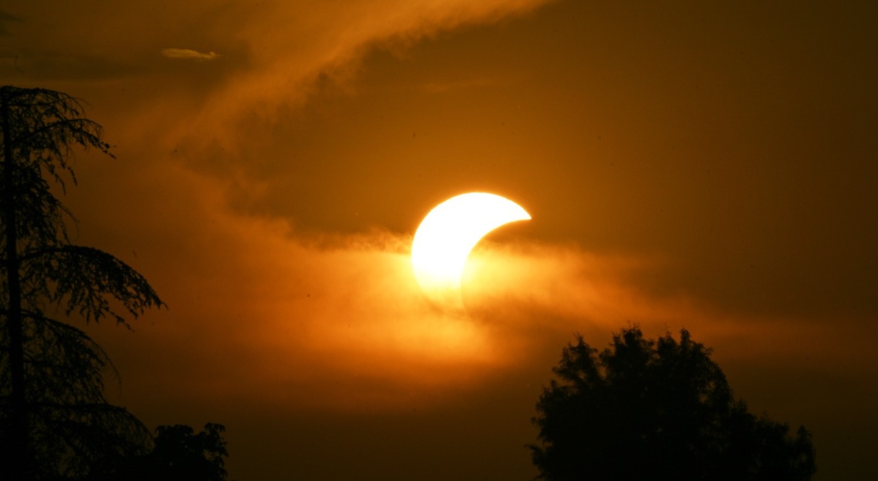 elcissi solare i veneti con il naso all ins249 per ammirare il fenomeno ma il passaggio della luna 232 stato nascosto dalle nuvole ecco dove c 232 stato l effetto wow da Ilgazzettino.it elcissi solare i veneti con il naso all ins249 per ammirare il fenomeno ma il passaggio della luna 232 stato nascosto dalle nuvole ecco dove c 232 stato l effetto wow