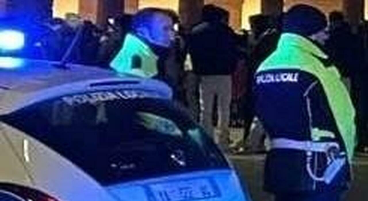 a 15 anni in bilico sulla finestra automobilista la vede e la salva multato a marzocca dalla polizia locale da Corriereadriatico.it a 15 anni in bilico sulla finestra automobilista la vede e la salva multato a marzocca dalla polizia locale