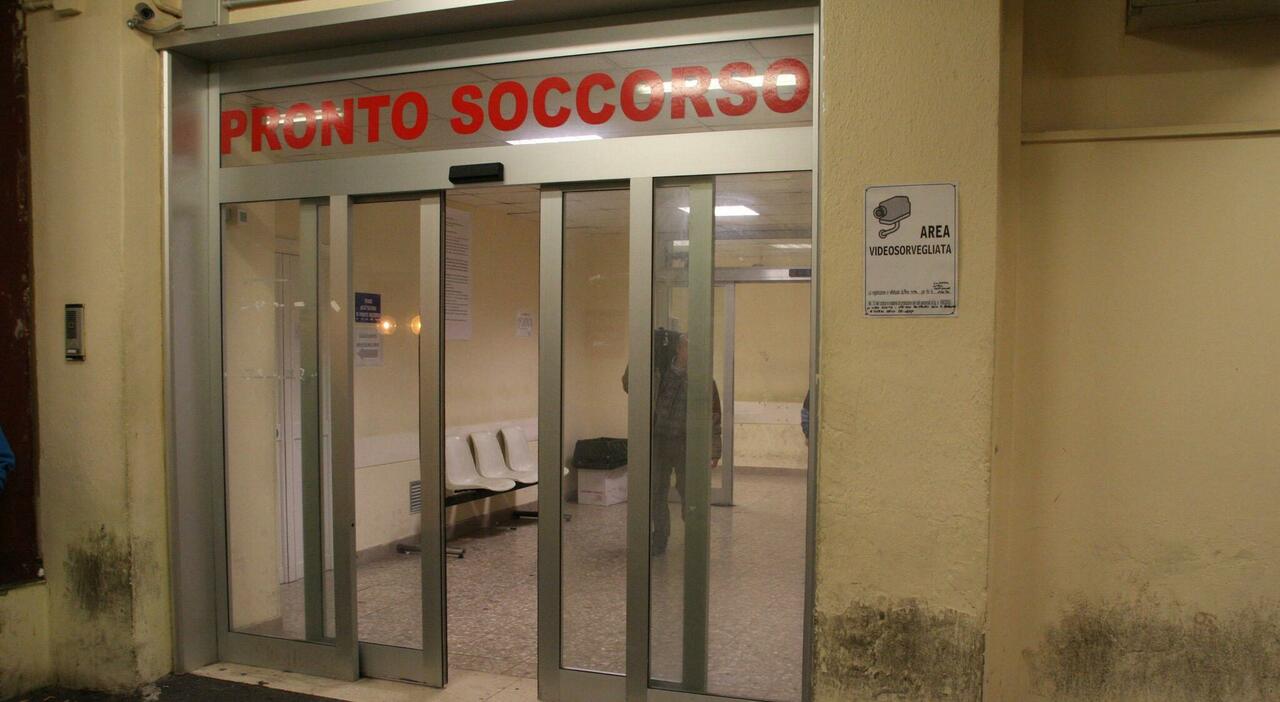 notte di tensione al pronto soccorso si sdraia sulla rampa blocca le ambulanze e ferisce due poliziotti arrestato da Quotidianodipuglia.it notte di tensione al pronto soccorso si sdraia sulla rampa blocca le ambulanze e ferisce due poliziotti arrestato