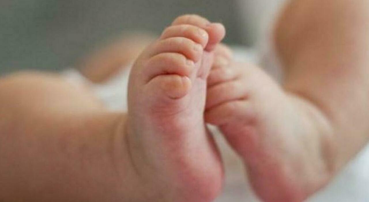 https://statics.cedscdn.it/photos/MED_HIGH/2026/08/13/9706048_13141642_neonata.jpg