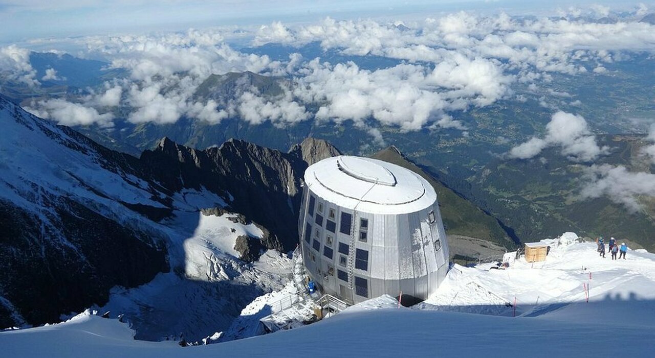 https://statics.cedscdn.it/photos/MED_HIGH/2026/08/13/9706345_13195447_refuge_du_gouter.jpg