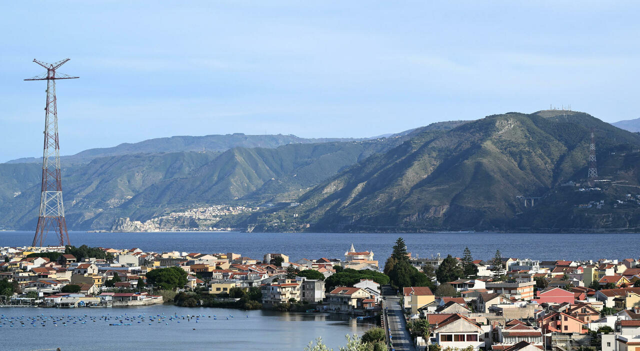 https://statics.cedscdn.it/photos/MED_HIGH/2026/08/14/9707647_14110253_ponte_stretto_addio_elena_cattaneo_progetto_bocciato_cosa_sappiamo.jpg