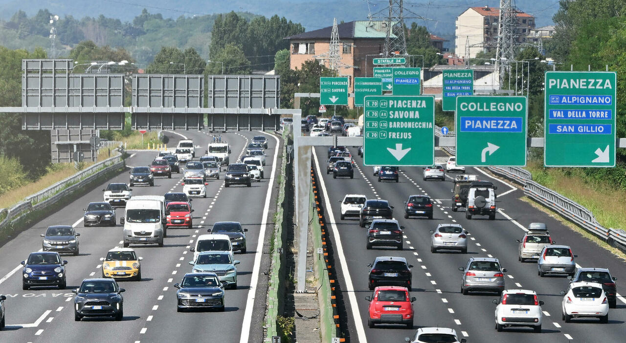 https://statics.cedscdn.it/photos/MED_HIGH/2026/08/14/9707680_14113057_ferragosto_autostrade_esodo_bollino_rosso_situazione_diretta.jpg