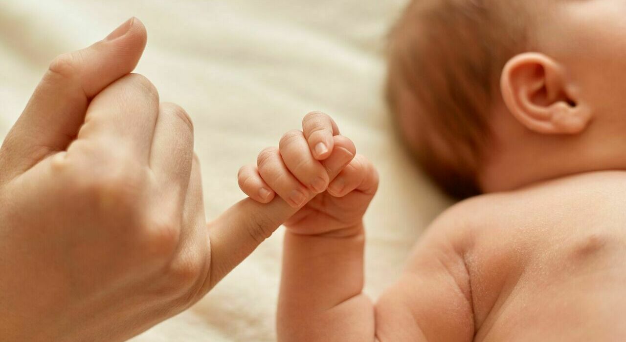 https://statics.cedscdn.it/photos/MED_HIGH/2026/08/14/9707970_14172217_9442013_28115907_mamma_chiude_neonati_freezer_picchia_figlie_francia_condanna.jpg