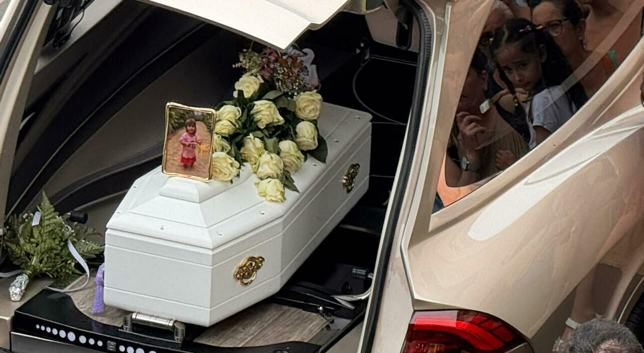 https://statics.cedscdn.it/photos/MED_HIGH/2026/08/14/9708004_14182931_beatrice_funerale_bordighera_paura_buio_violenza_dio_accolta_braccia.jpg