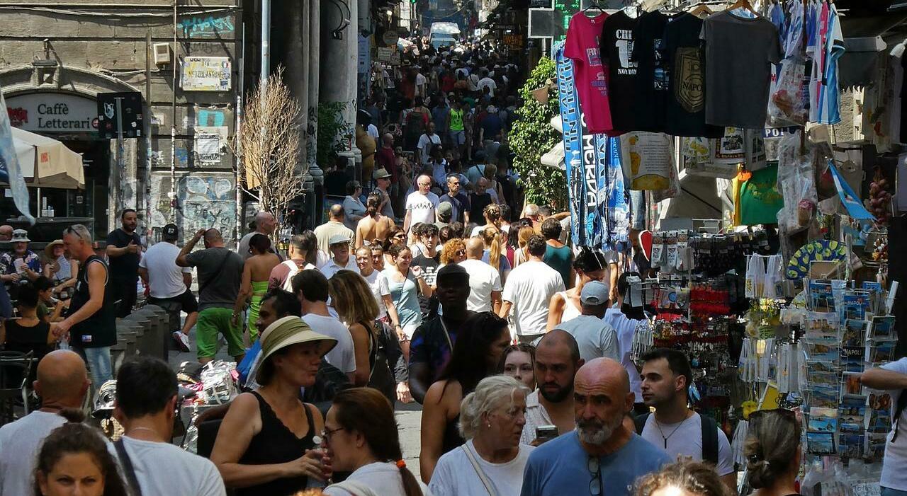 pienone di ferragosto attesi 600mila turisti la festa inizia allalba da Ilmattino.it pienone di ferragosto attesi 600mila turisti la festa inizia allalba