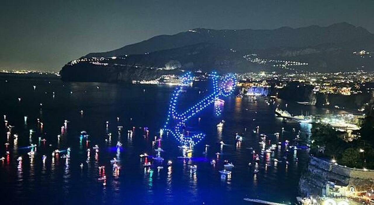 200 la notte della penisola droni e fuochi dartificio accendono lestate da Ilmattino.it 200 la notte della penisola droni e fuochi dartificio accendono lestate