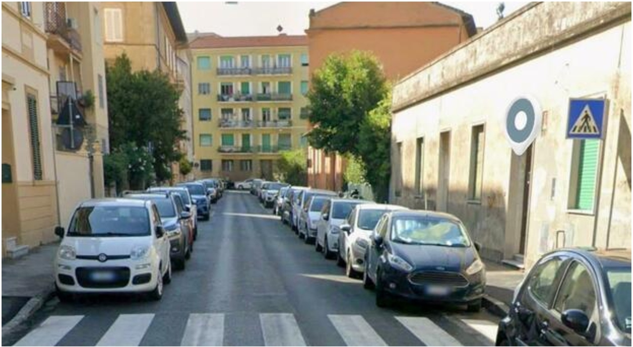 https://statics.cedscdn.it/photos/MED_HIGH/2026/08/14/9708181_14212612_crolla_balcone_casa_morta_donna_livorno_oggi.jpg