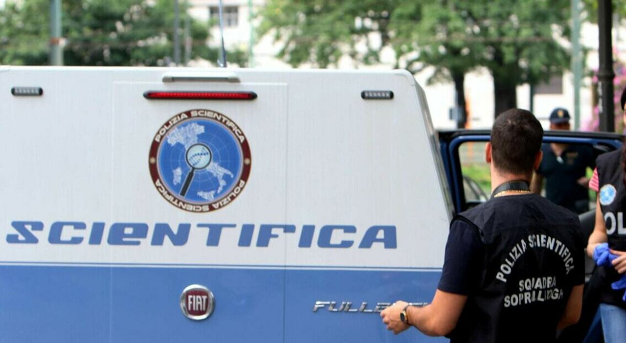https://statics.cedscdn.it/photos/MED_HIGH/2026/08/15/9709258_15094419_ragazza_accoltellata_in_piazza_repubblica_polizia_scientifica_sul_posto_foto_ansa_3.jpg