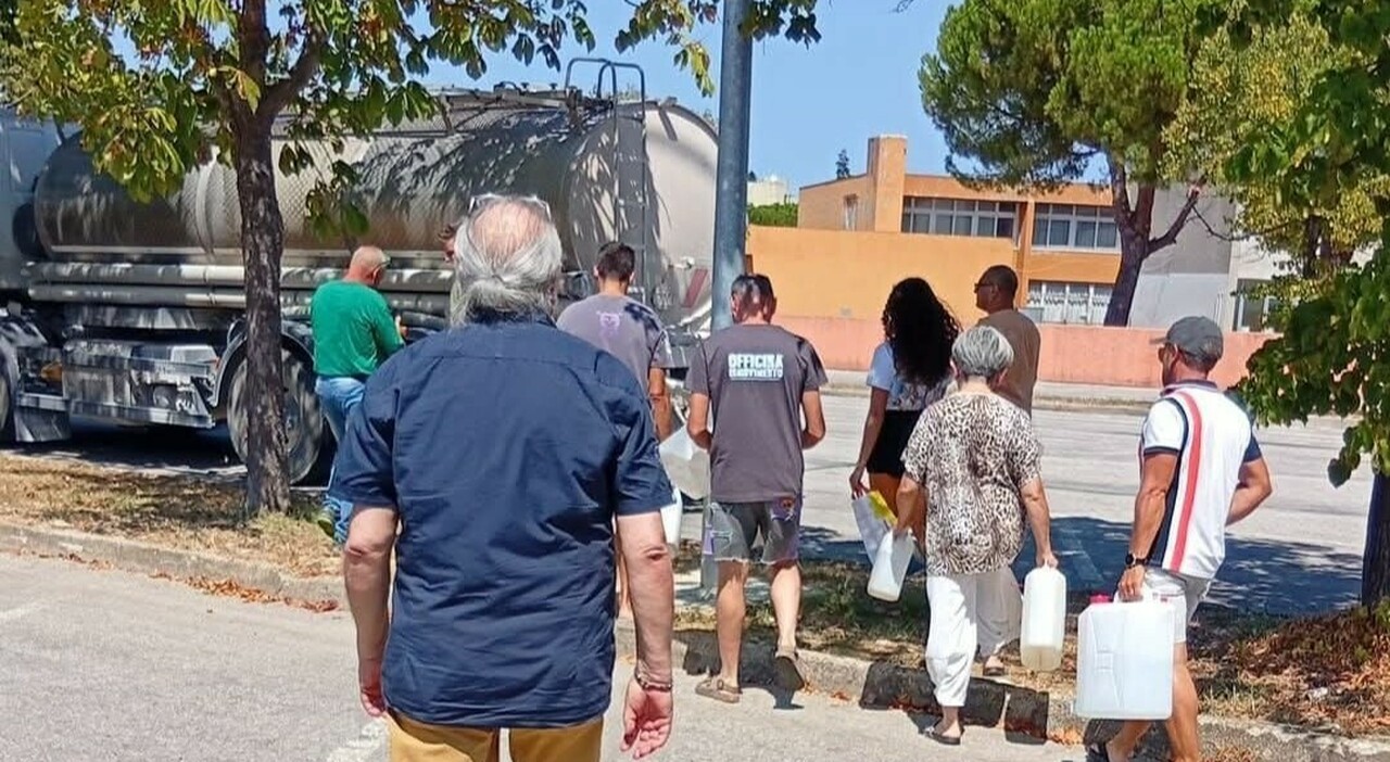 sistemate le rotture ma l acqua non torna a pesaro problemi anche a vallefoglia montelabbate e tavullia autobotti disponibili al campus da Corriereadriatico.it sistemate le rotture ma l acqua non torna a pesaro problemi anche a vallefoglia montelabbate e tavullia autobotti disponibili al campus