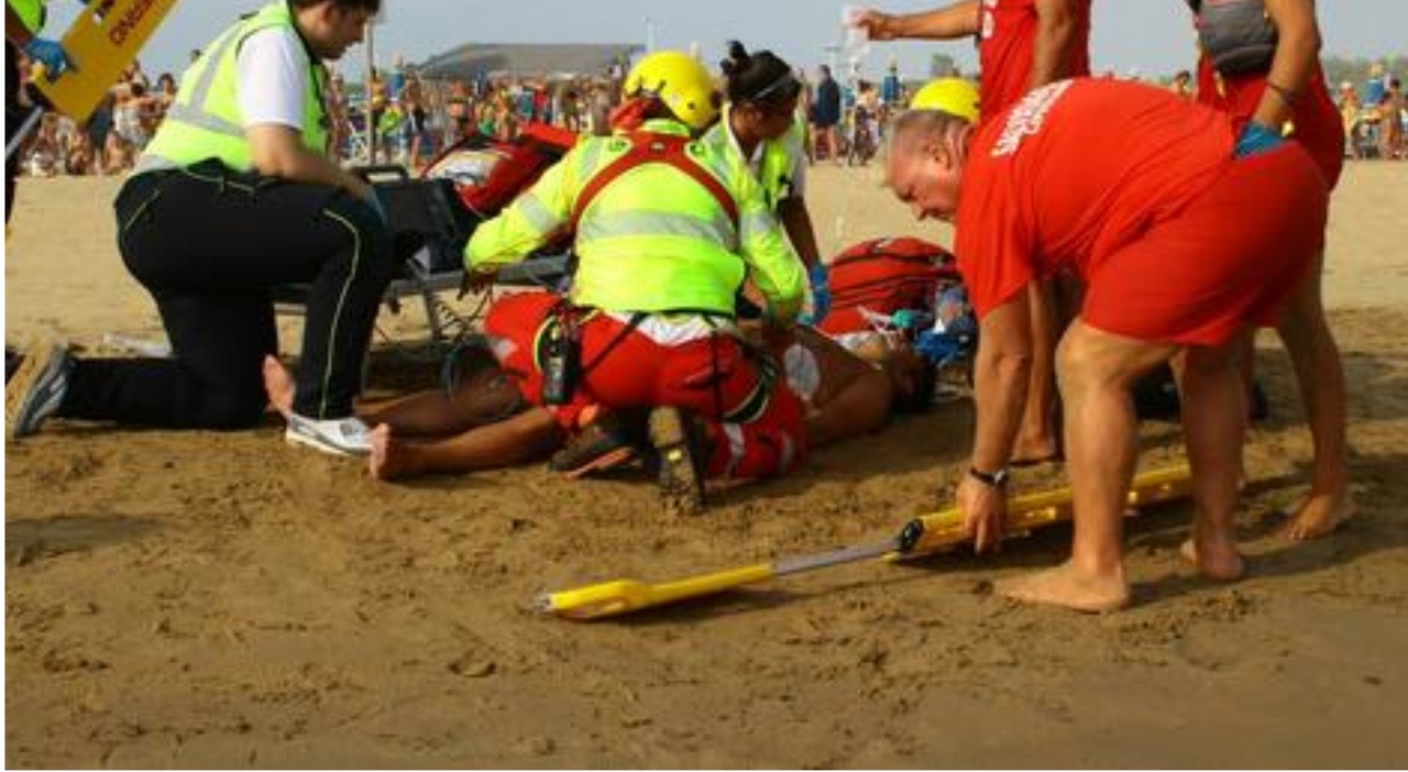 https://statics.cedscdn.it/photos/MED_HIGH/2026/08/15/9709421_15143641_uomo_morto_spiaggia_pulsano_taranto_oggi.jpg