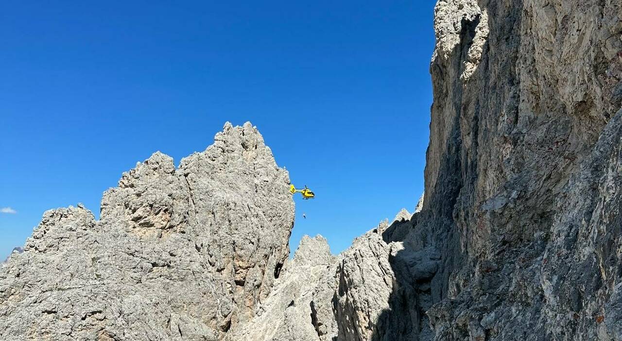 tenta di attraversare forcella verzi senza caschetto n233 kit da ferrata ma resta incrodato a oltre 2mila metri di quota gli interventi del soccorso alpino a ferragosto da Ilgazzettino.it tenta di attraversare forcella verzi senza caschetto n233 kit da ferrata ma resta incrodato a oltre 2mila metri di quota gli interventi del soccorso alpino a ferragosto