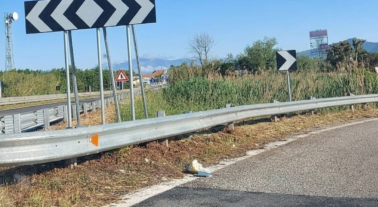 attraversa la strada ma viene travolto e ucciso auto si schiantano per evitare il cadavere da Ilmattino.it attraversa la strada ma viene travolto e ucciso auto si schiantano per evitare il cadavere
