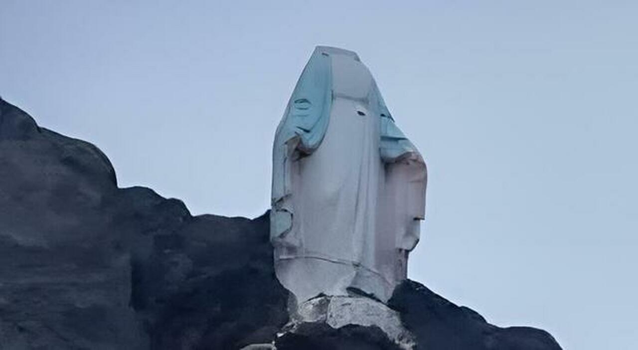 ischia decapitata la madonnina 200 la terza volta gesto vergognoso da Ilmattino.it ischia decapitata la madonnina 200 la terza volta gesto vergognoso