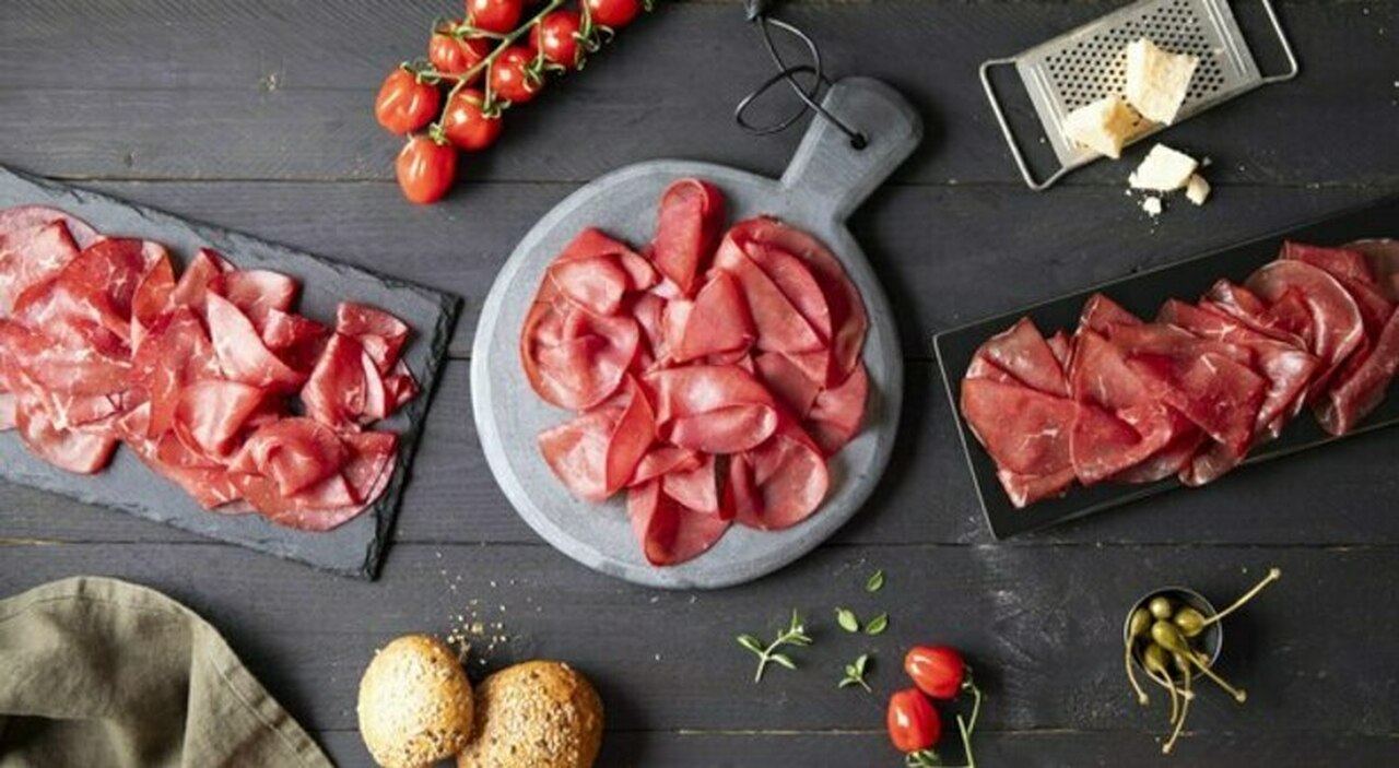 https://statics.cedscdn.it/photos/MED_HIGH/2026/08/16/9710120_16214456_bresaola_supermercato_migliore_marche_classifica_gambero_rosso.jpg