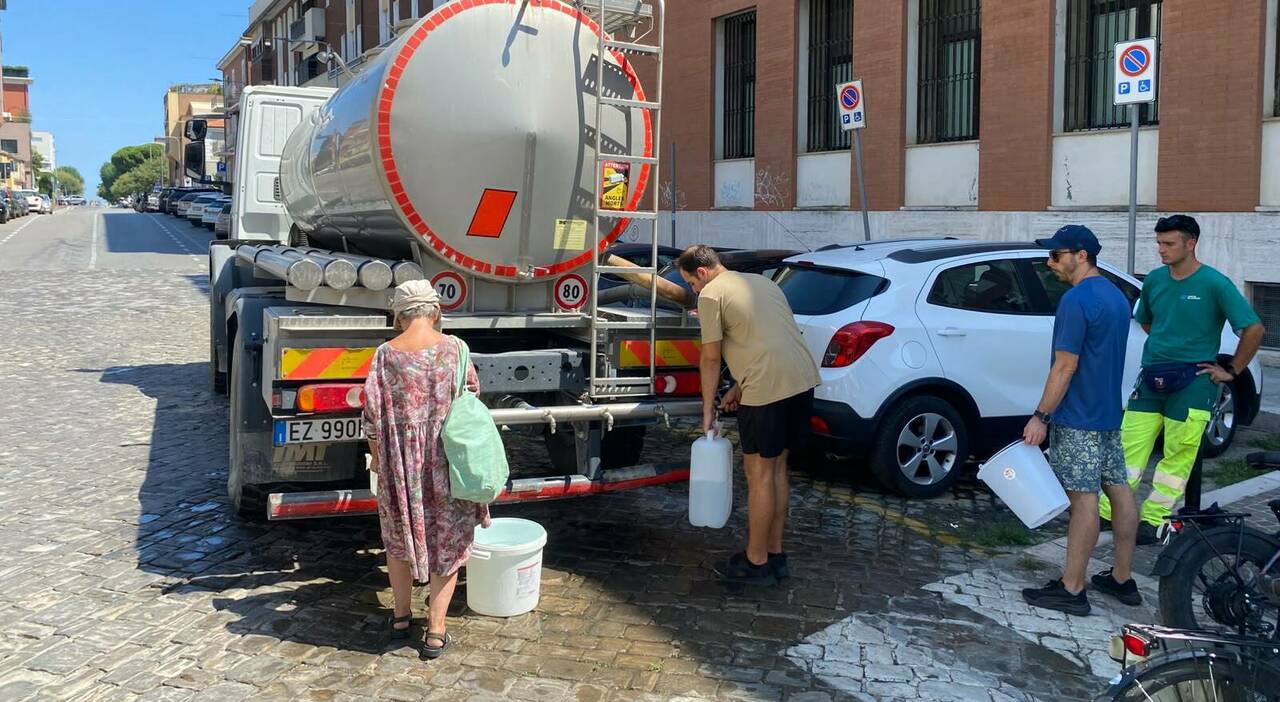 acque rotto l emergenza non 232 finita quartieri di pesaro citt224 ancora a secco ma non ci sono nuove rotture da Corriereadriatico.it acque rotto l emergenza non 232 finita quartieri di pesaro citt224 ancora a secco ma non ci sono nuove rotture