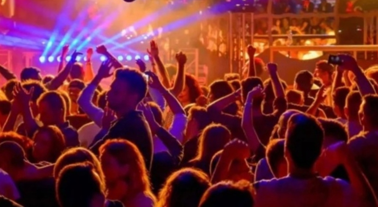 https://statics.cedscdn.it/photos/MED_HIGH/2026/08/17/9711501_17184457_9659181_18204113_discoteca_sei_ragazzini_ricoverati_dimessi_ischia_oggi.jpg