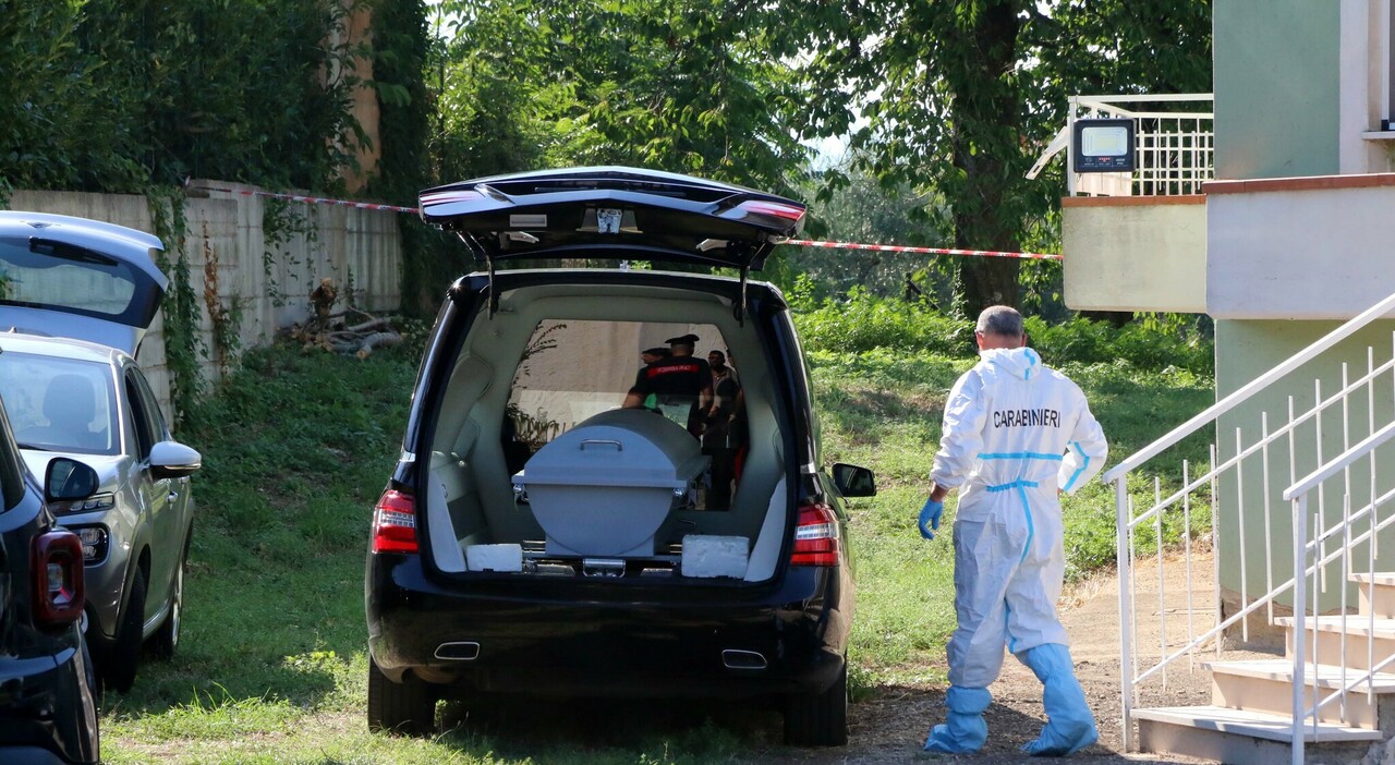 uccide la moglie a coltellate a ferragosto un raptus improvviso la confessione da Ilmattino.it uccide la moglie a coltellate a ferragosto un raptus improvviso la confessione