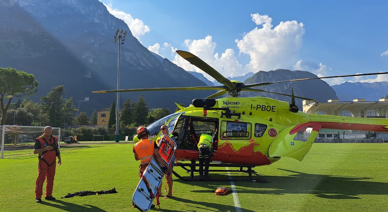 escursionista mette male un piede e scivola in una scarpata per 70 metri il 50enne muore davanti agli occhi della moglie da Ilgazzettino.it escursionista mette male un piede e scivola in una scarpata per 70 metri il 50enne muore davanti agli occhi della moglie