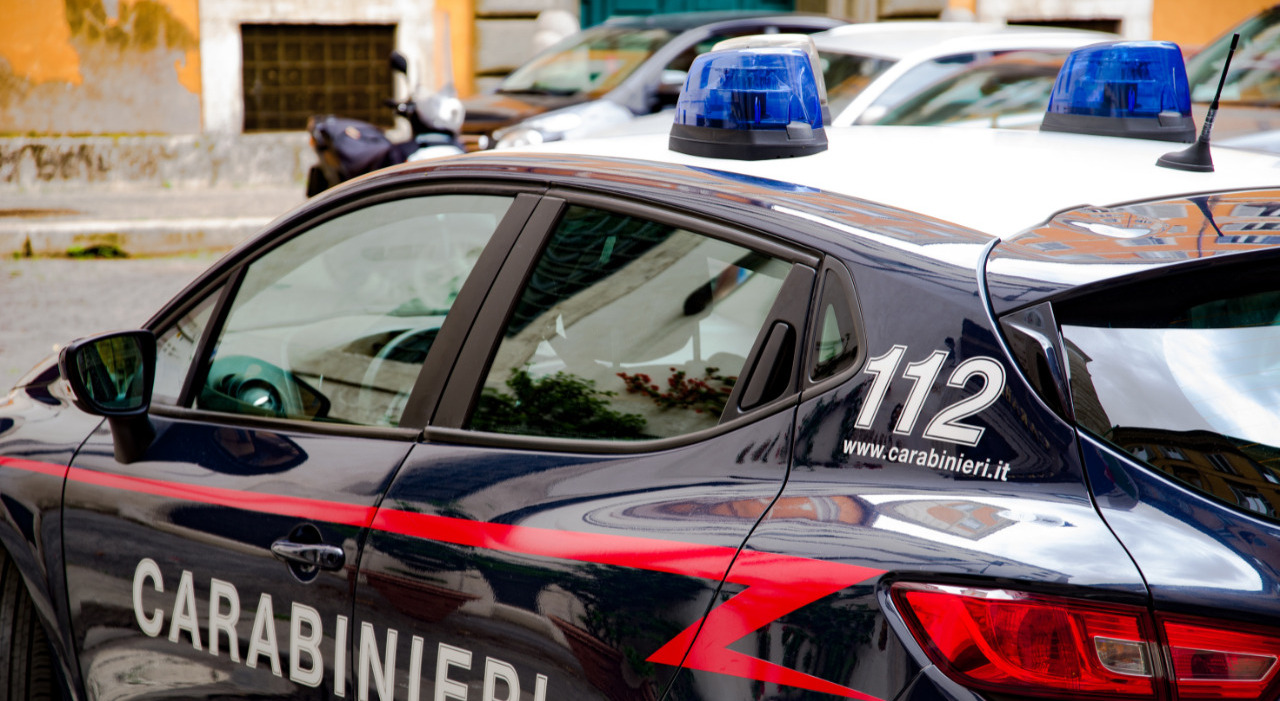 san giorgio a cremano uomo barricato in casa armato di machete sul posto i negoziatori dei carabinieri da Ilmattino.it san giorgio a cremano uomo barricato in casa armato di machete sul posto i negoziatori dei carabinieri