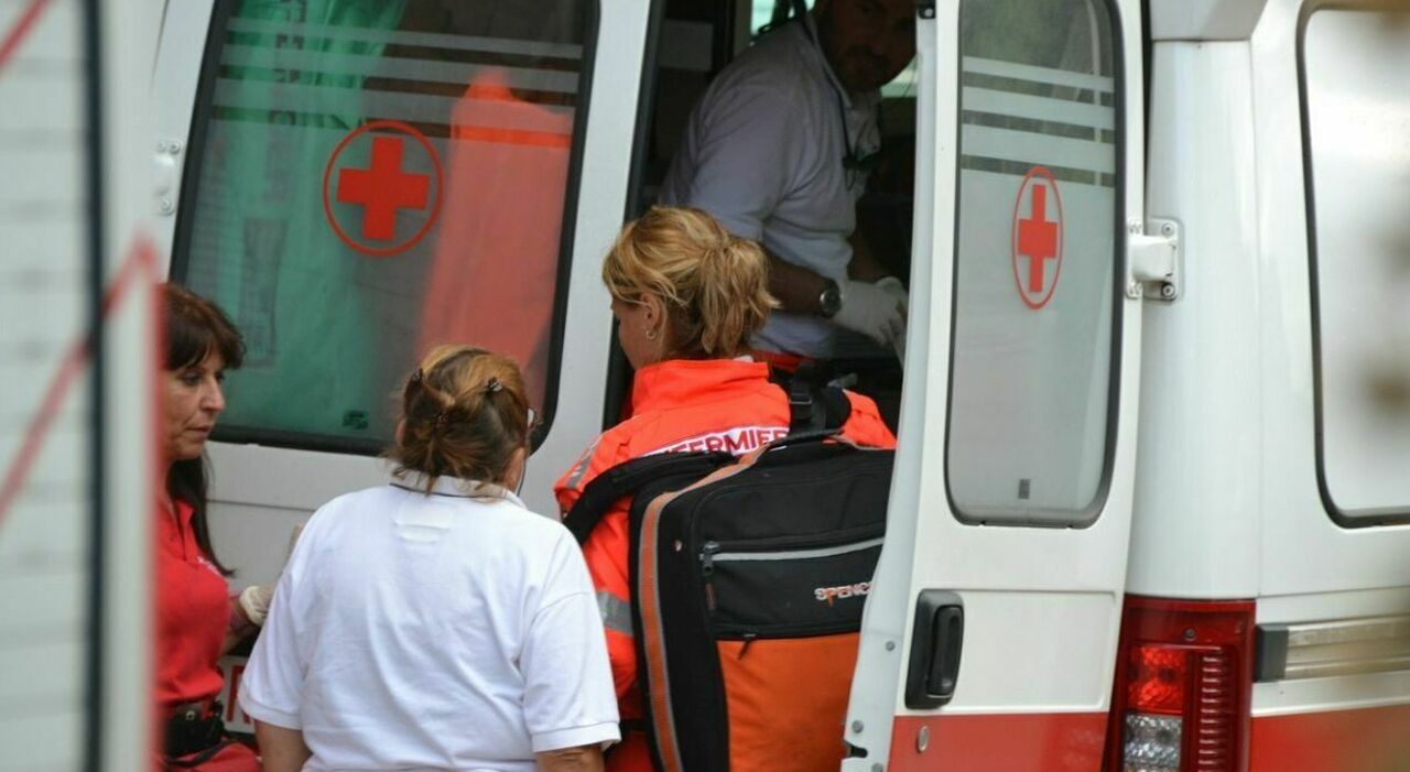 https://statics.cedscdn.it/photos/MED_HIGH/2026/08/19/9715062_19194611_cattolica_si_getta_nel_porto_moglie_auto_salvati_passanti.jpg
