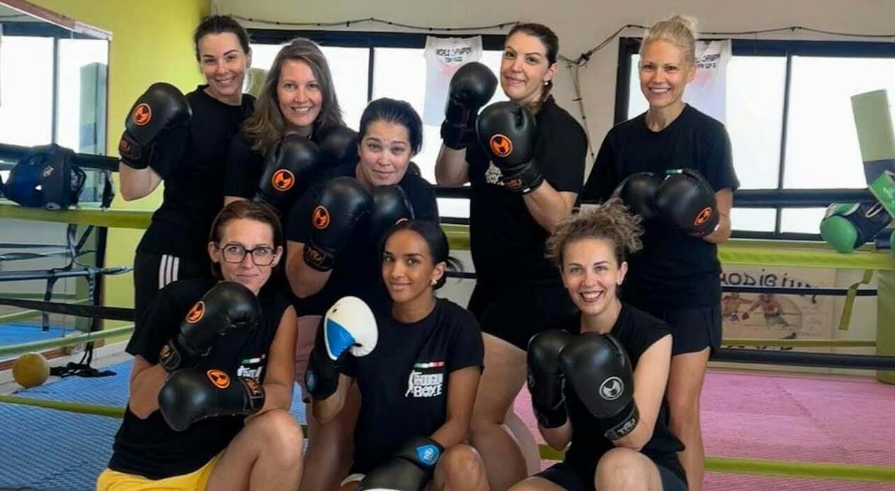 Donne partecipano a un corso di autodifesa a Rovigo, con 12mila visualizzazioni sui social e richieste di iscrizione in aumento