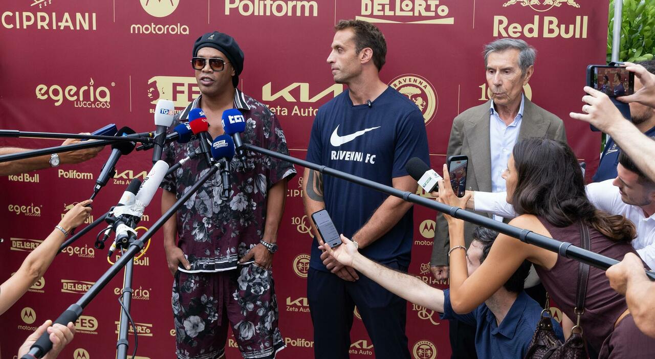 https://statics.cedscdn.it/photos/MED_HIGH/2026/08/20/9716869_20210604_ronaldinho_ravenna.jpg