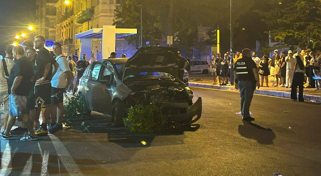 perde il controllo dell auto e rischia di investire i pedoni paura in centro da Quotidianodipuglia.it perde il controllo dell auto e rischia di investire i pedoni paura in centro