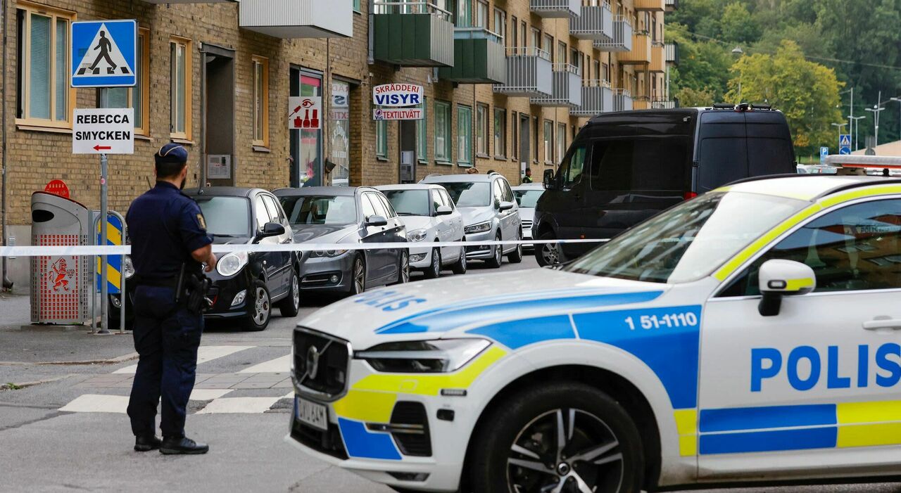 https://statics.cedscdn.it/photos/MED_HIGH/2026/08/21/9718312_21153108_230929045603_01_sweden_gang_violence.jpg