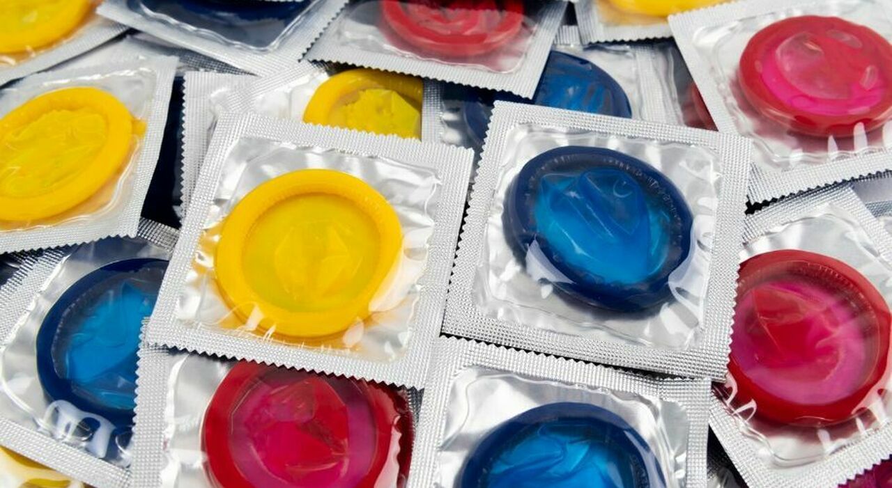 https://statics.cedscdn.it/photos/MED_HIGH/2026/08/21/9718386_21164804_preservativi_non_conformi_rischio_rottura_fori_allarme_ministero_francia.jpg