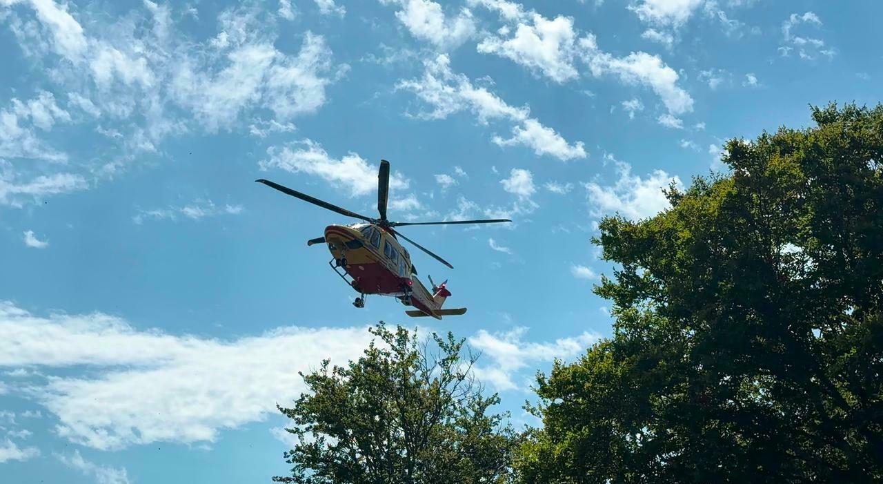 pollenza si sporge per scattare una foto 15enne cade dalla finestra trasportata in eliambulanza a torrette da Corriereadriatico.it pollenza si sporge per scattare una foto 15enne cade dalla finestra trasportata in eliambulanza a torrette