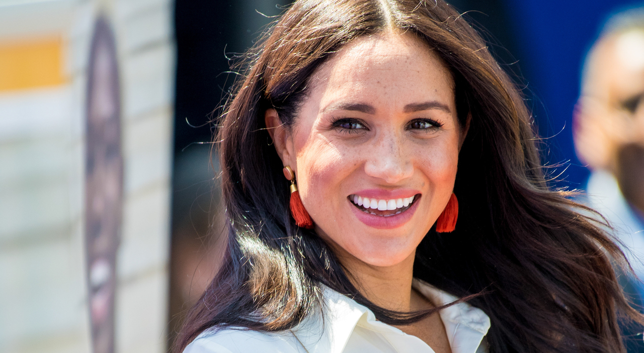 https://statics.cedscdn.it/photos/MED_HIGH/2026/08/21/9718594_21204518_meghan_markle_serie_netflix_the_gentleman_tornano_londra.jpg